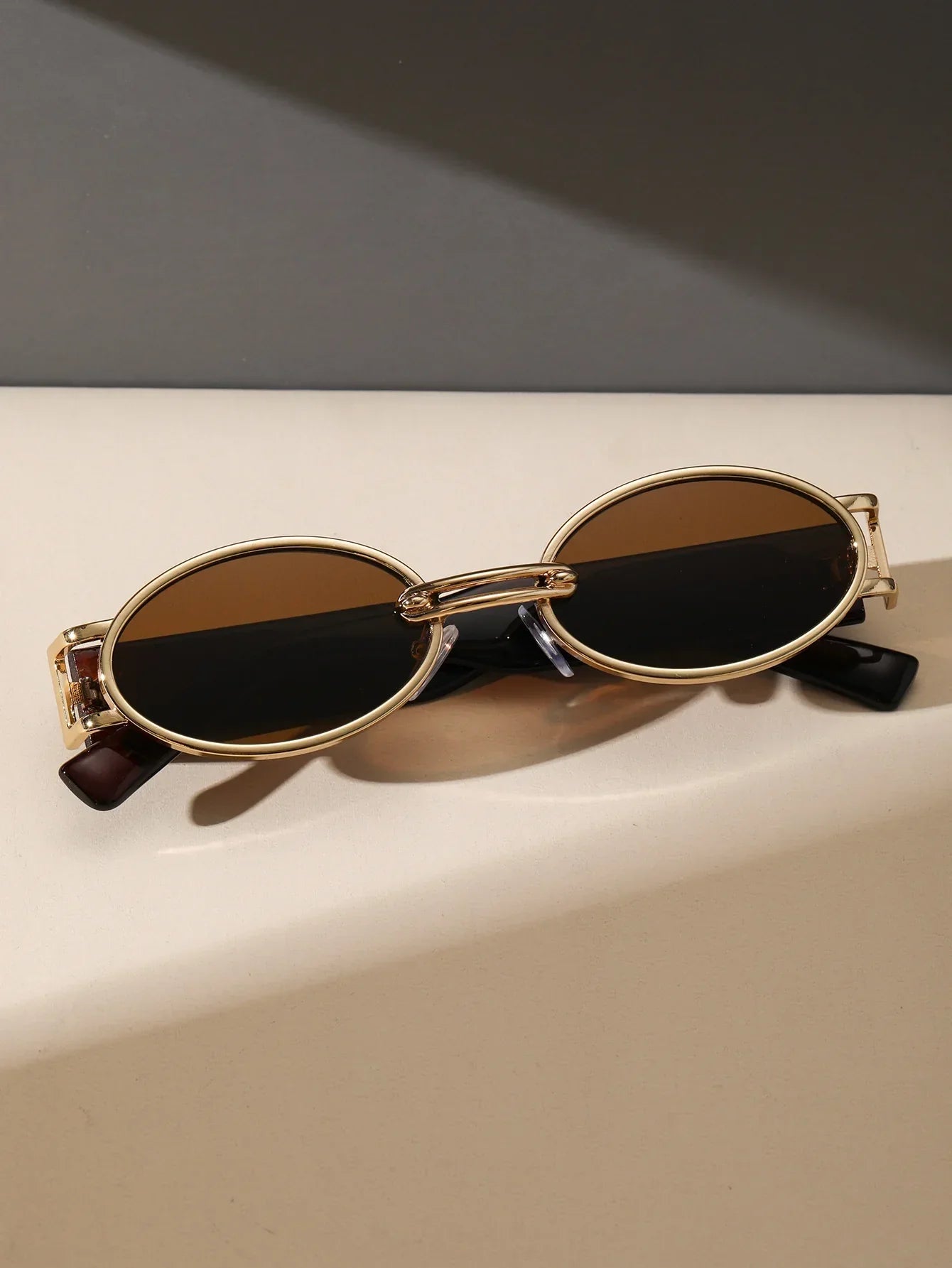 "Alba Serenata" Oval Vintage Sunglasses - Axel Ross